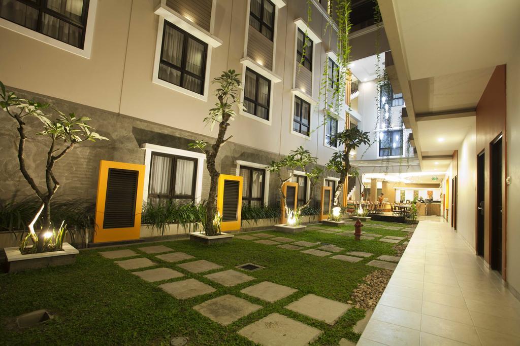 Jentra Dagen Hotel Malioboro Yogyakarta Esterno foto