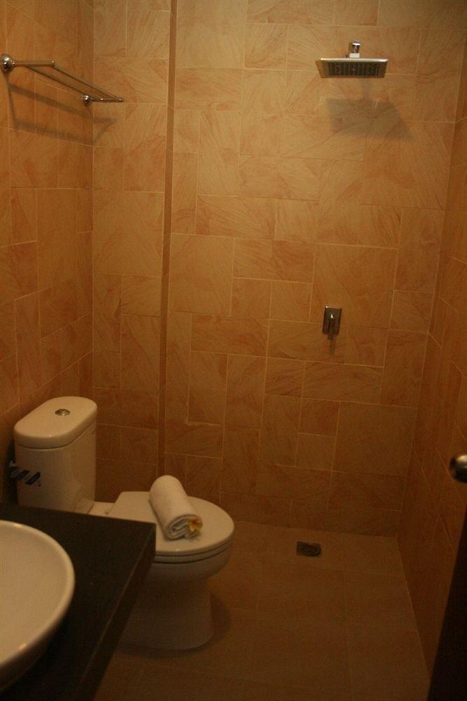 Jentra Dagen Hotel Malioboro Yogyakarta Esterno foto