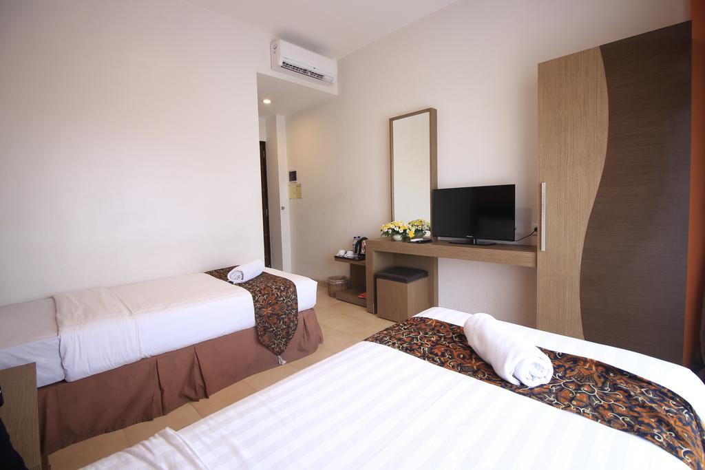 Jentra Dagen Hotel Malioboro Yogyakarta Esterno foto