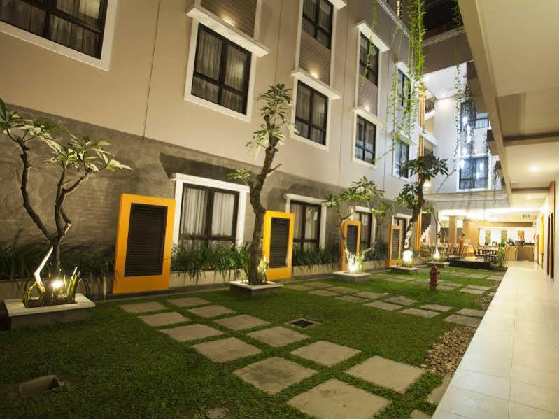 Jentra Dagen Hotel Malioboro Yogyakarta Esterno foto